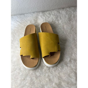 The Adrienne Vittadini Size 9.5M Albi sandal mule with a block heel